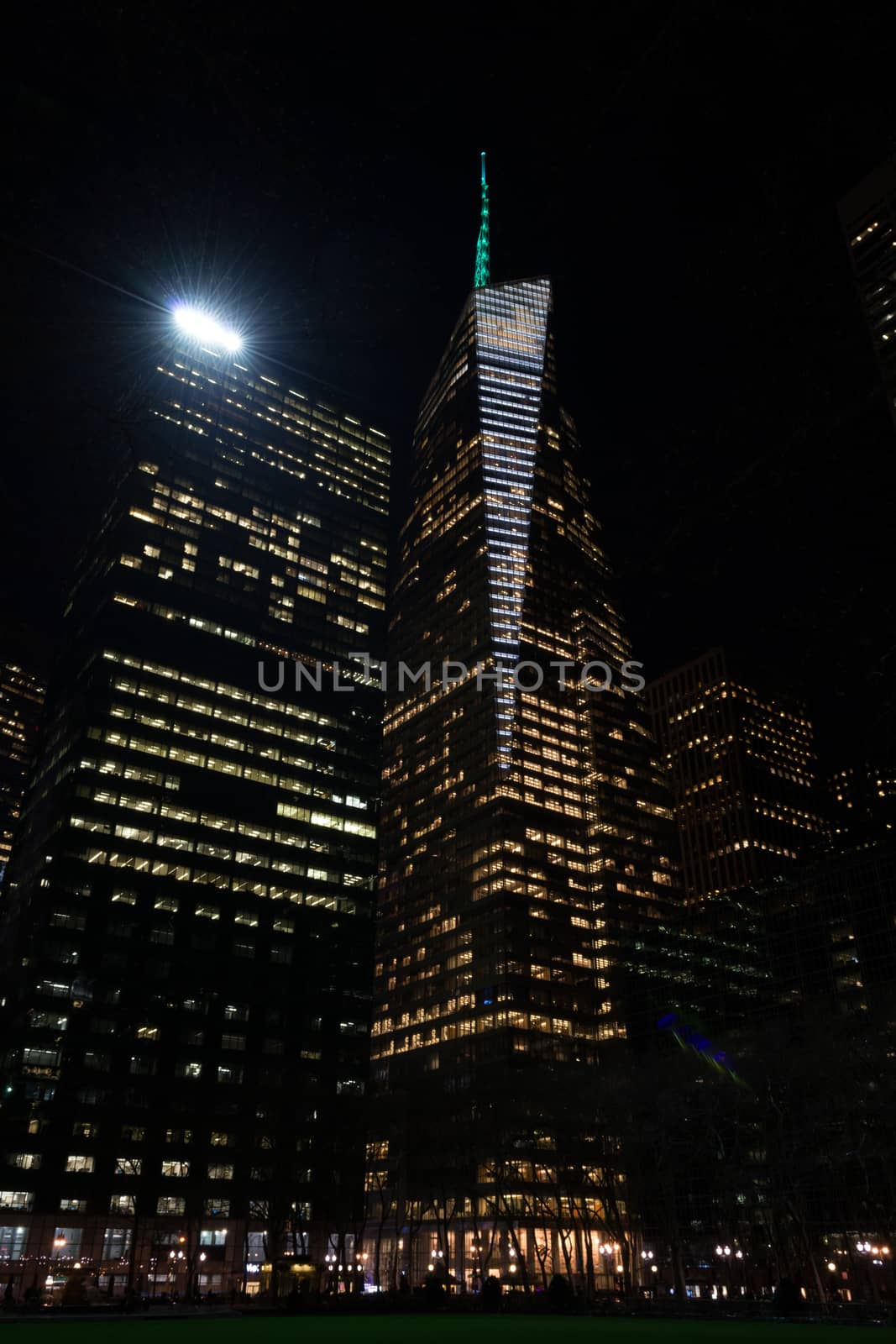 Darkness by Bryant Park by rmbarricarte