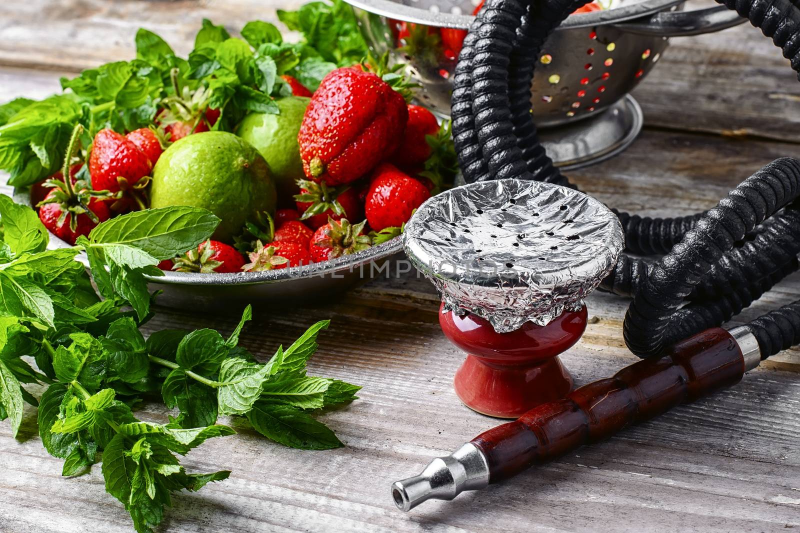 Eastern hookah with the aroma of lime,strawberry and mint