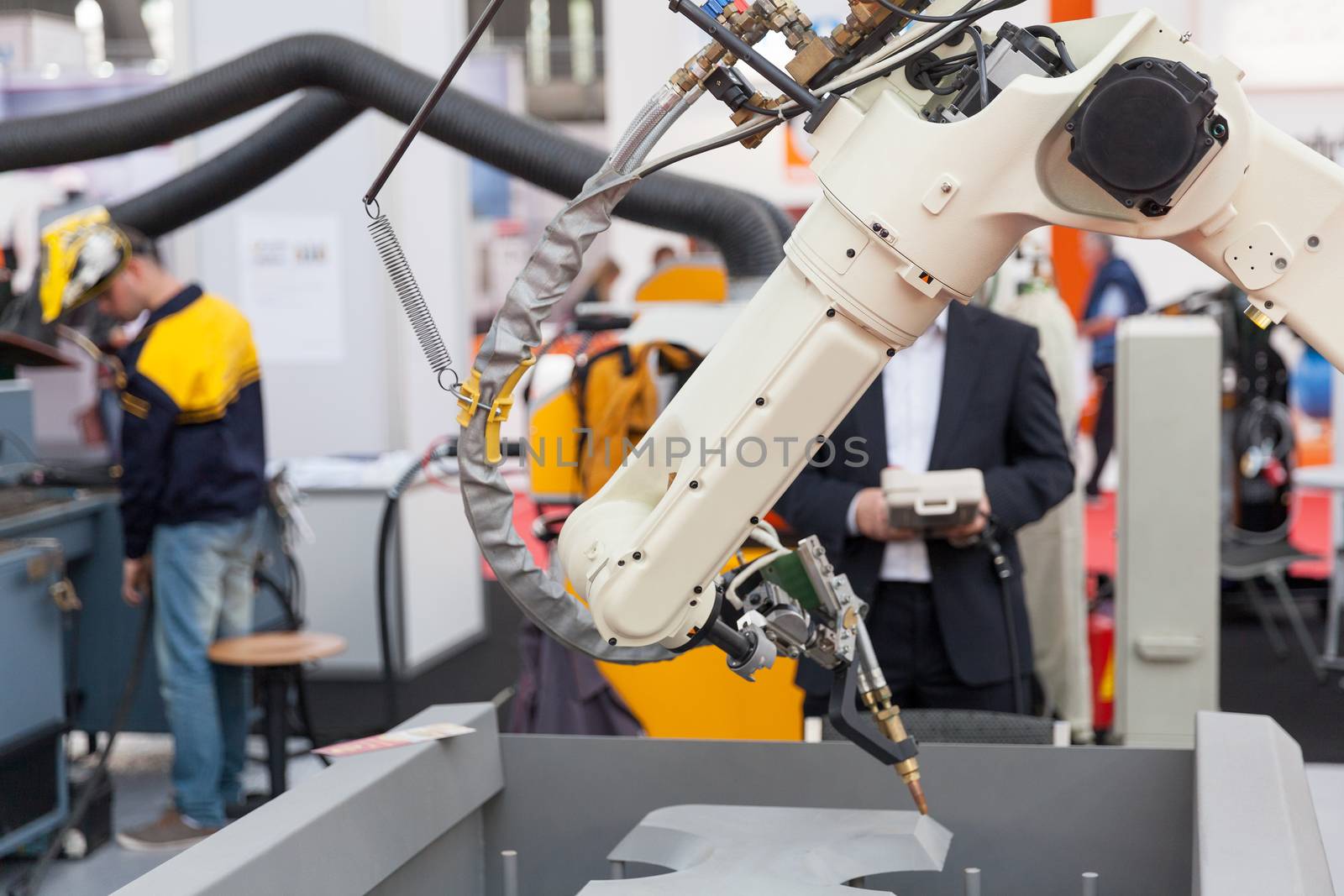 Industrial welding robot arm