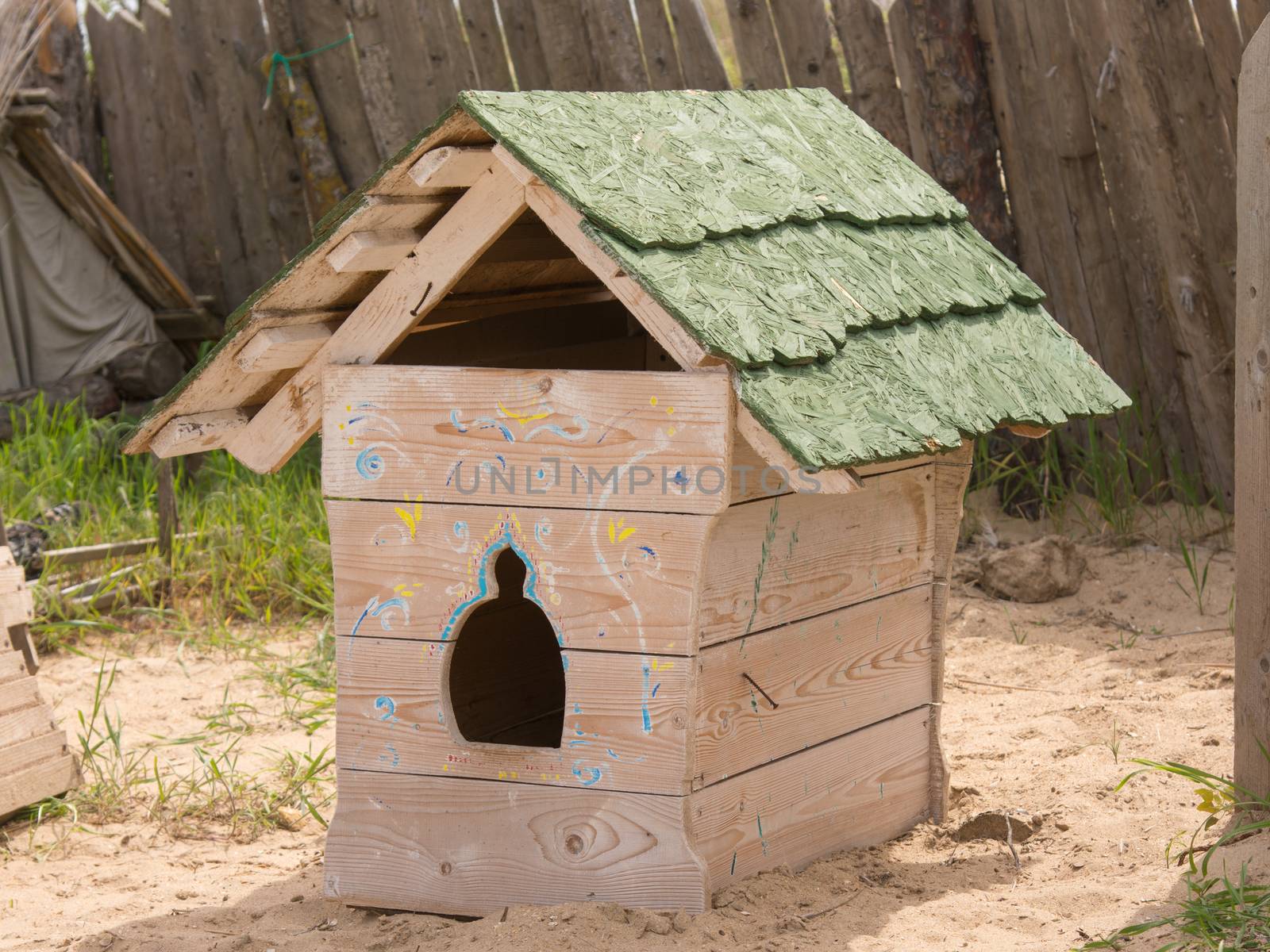 Stylized antique doghouse