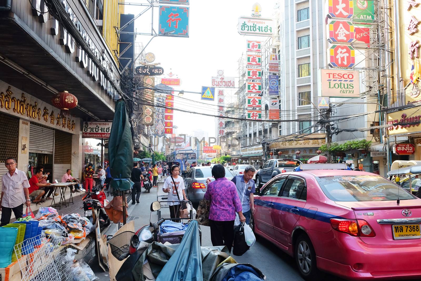 BANGKOK, THAILAND - APRIL24, 2016 : urban lifestyle on Yaowarat Road,chinatown of Bangkok, Yaowarat road is the center of China town in Bangkok, Thailand.