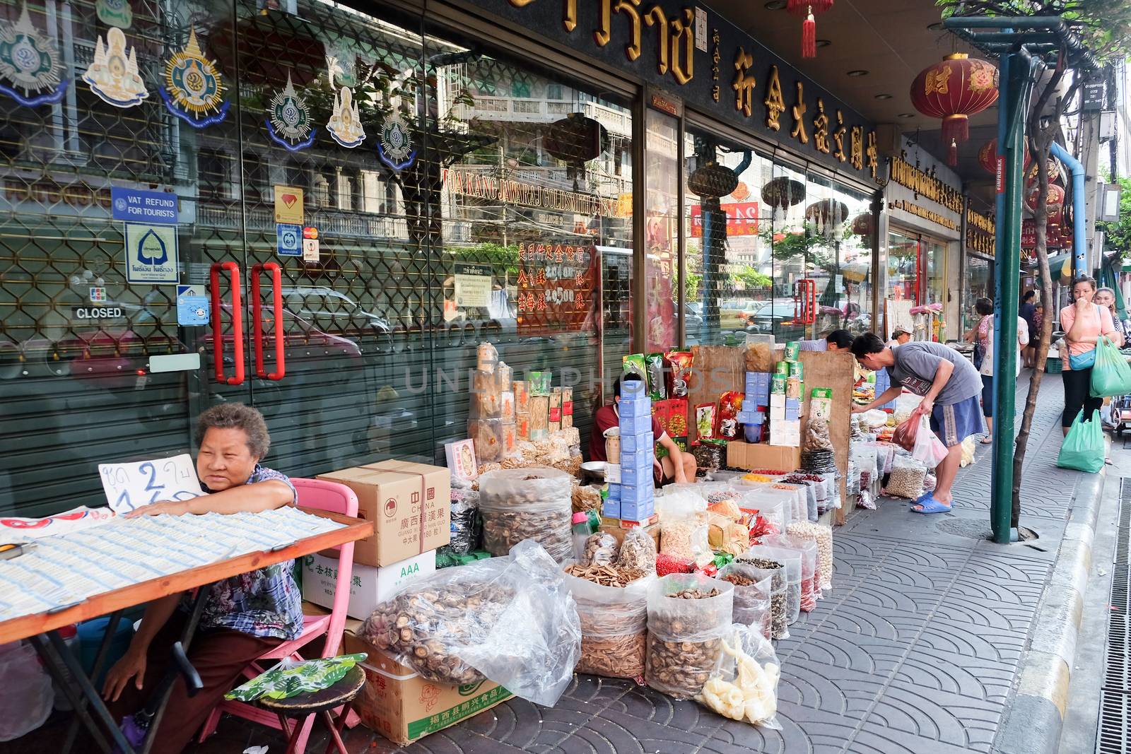 CHINATOWN, BANGKOK,THAILAND-24 APRIL, 2016:street food at Yaowarat Road. Yaowarat road is various products such as street food, gold shop.Restaurant,etc., Famous and Popular destinations for tourists.