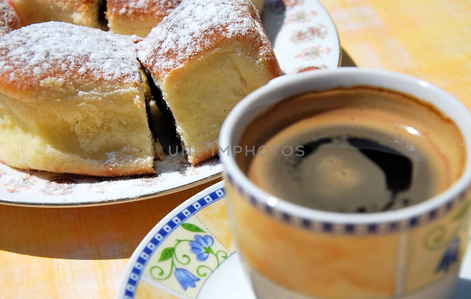 Bake stuffed cake and coffee.