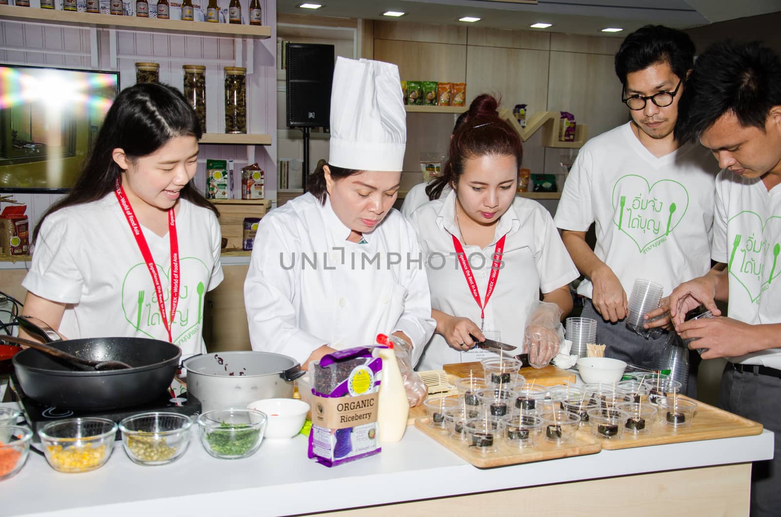 NONTHABURI - MAY 25 : Chefs are cooking demonstrations to visitors in during exhibition of THAIFEX - World of food ASIA 2016 on May 25, 2016 in Nonthaburi, Thailand.