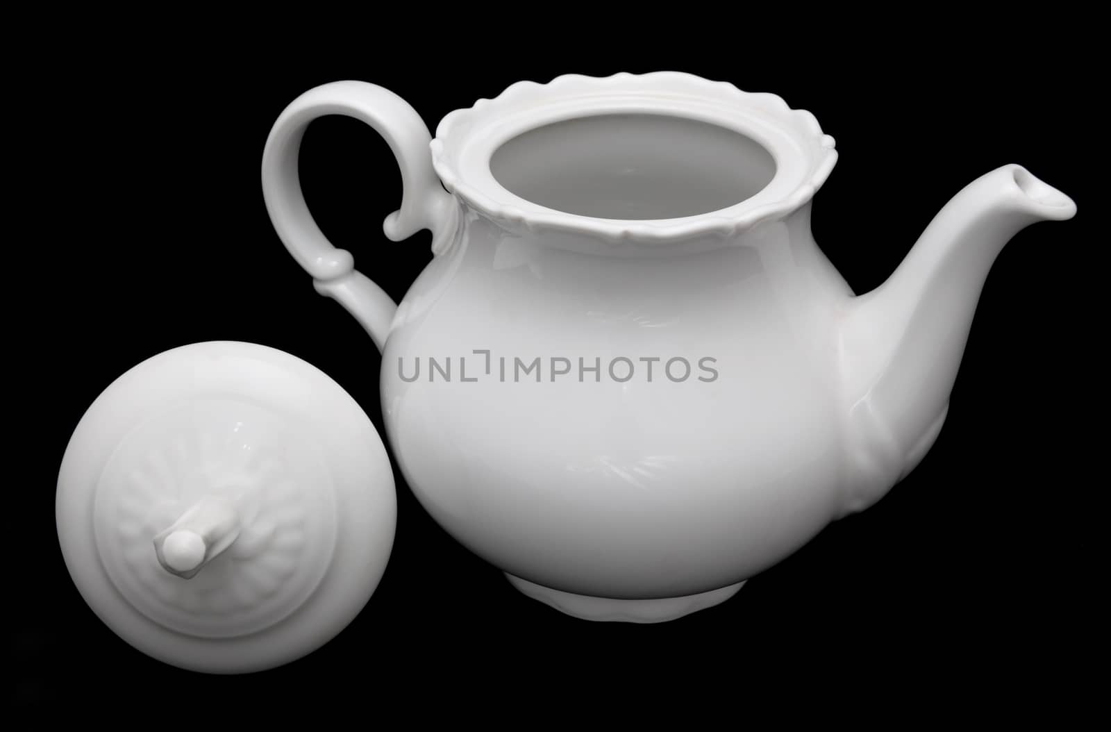 Porcelain teapot by hamik