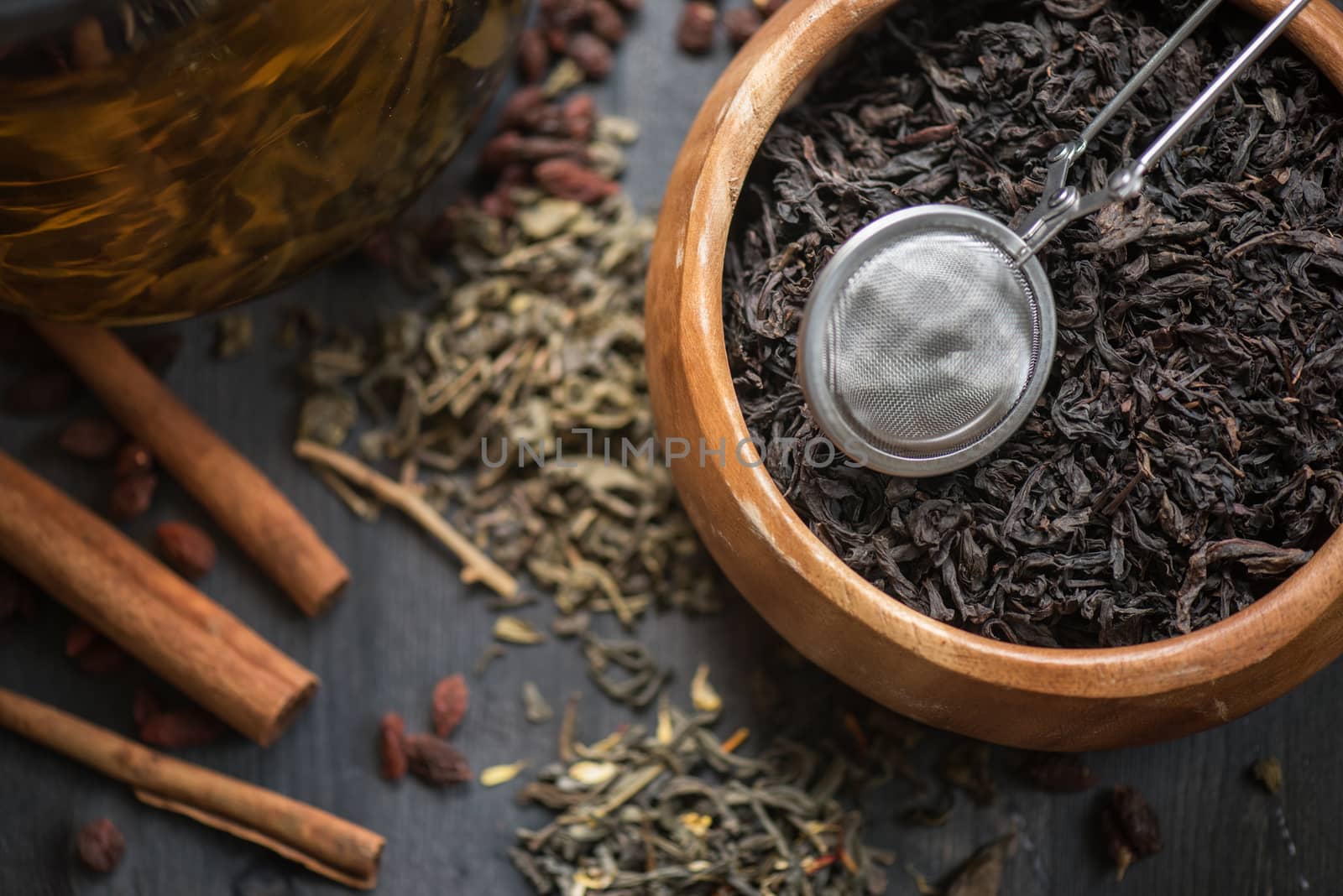 tea composition with cinnamon sticks, lemons