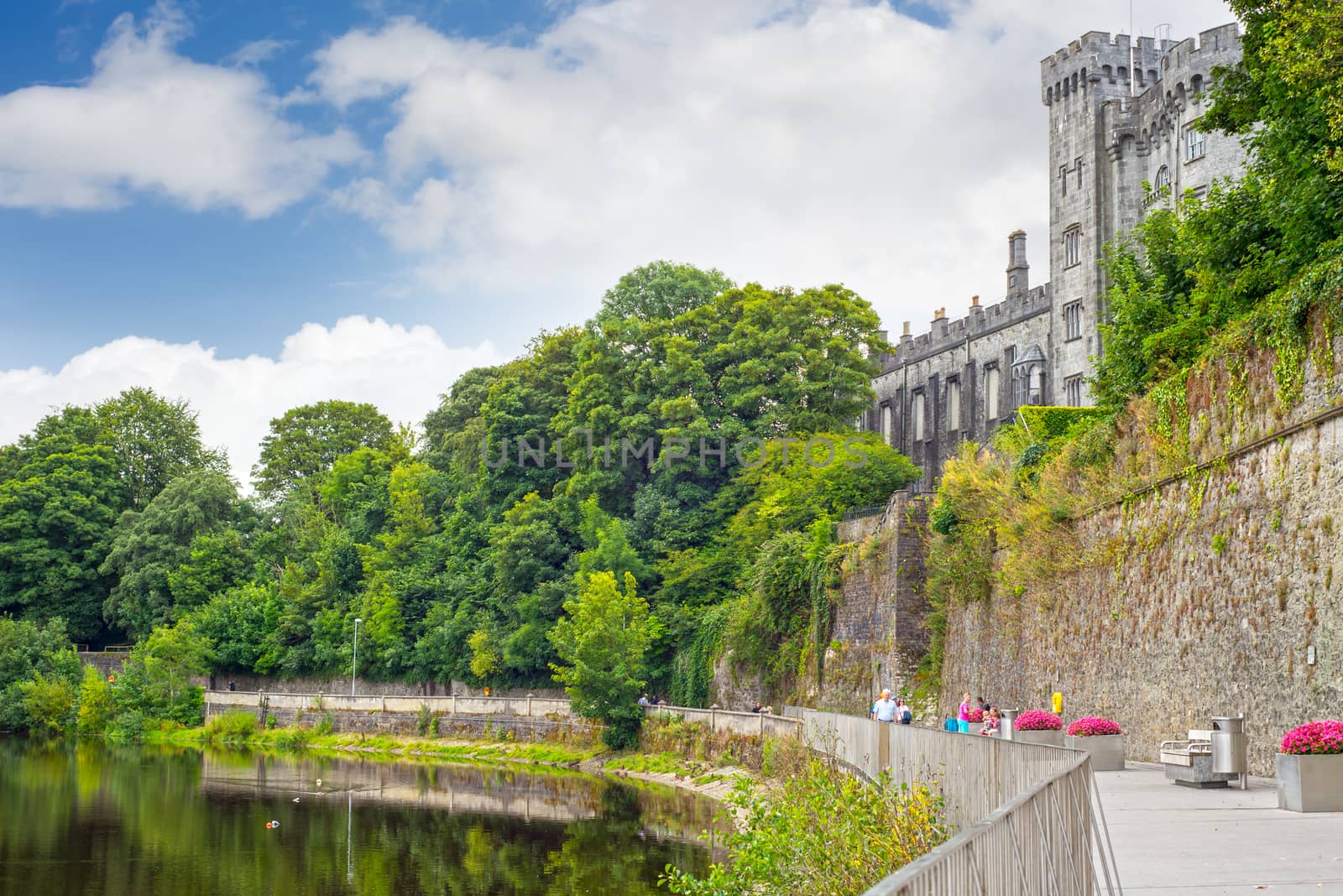 riverside walk next to the kilkenny castle in ireland
