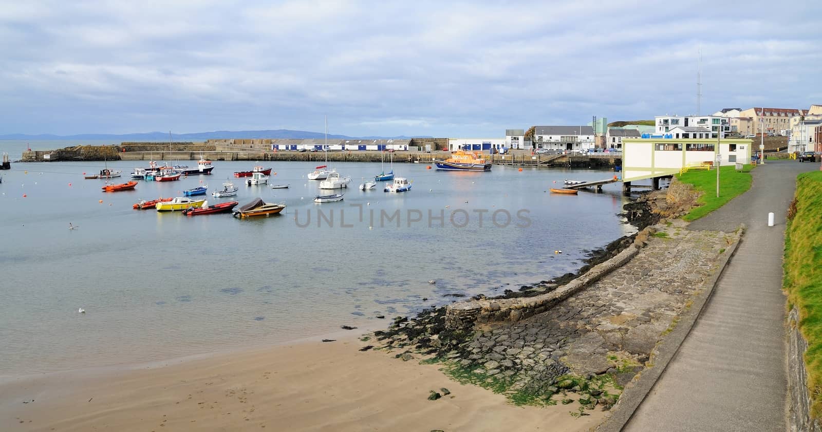 Small harbourt in the city by hamik