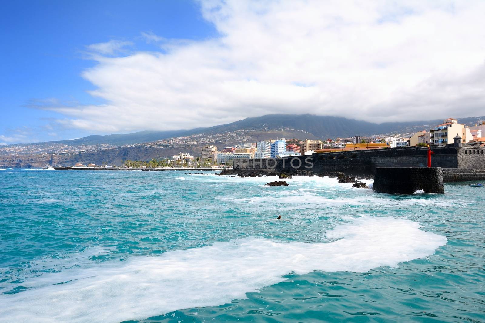 Puerto de la Cruz coast by hamik