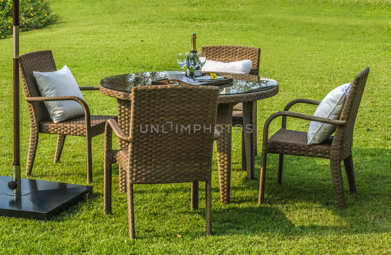 Water resistant outdoor rattan furniture, table and chairs