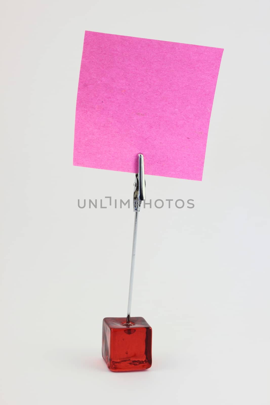 Red glass note-holder with alligator clip and blank pink note