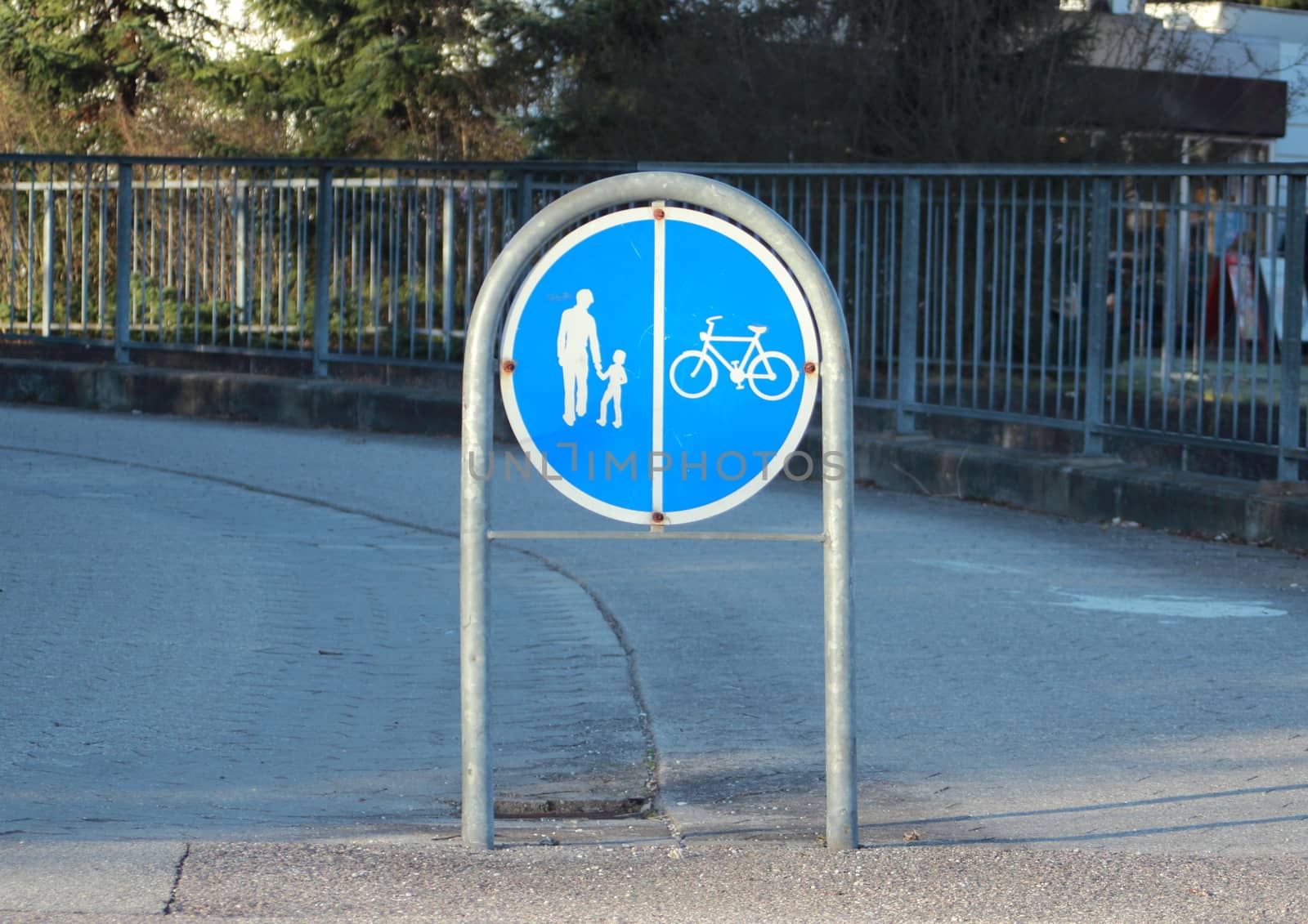 Sign to separate promenade and biking area by HoleInTheBox