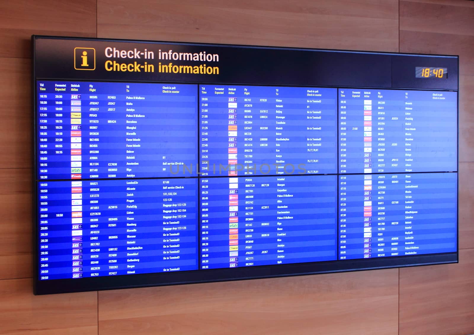Bording screen with timetable at airport