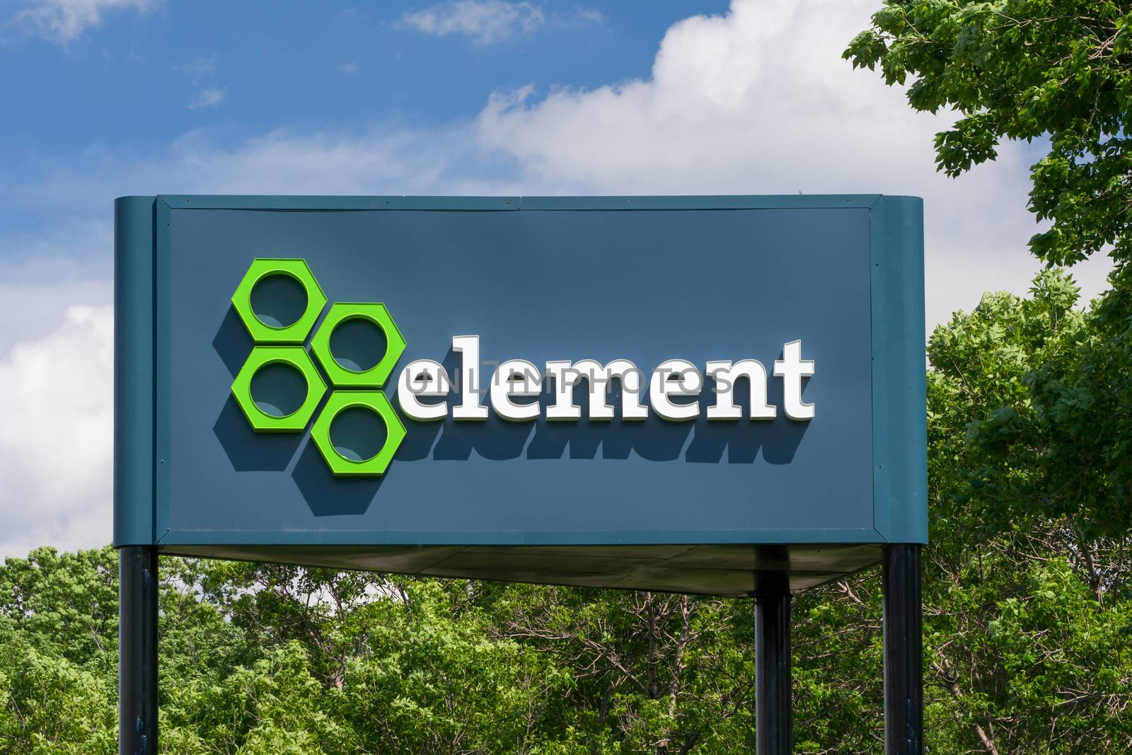 EDEN PRAIRIE, MN/USA - MAY 29, 2016: Element Fleet Management headquarters and sign.Element Management provides fleet management and maintenance services to companies.