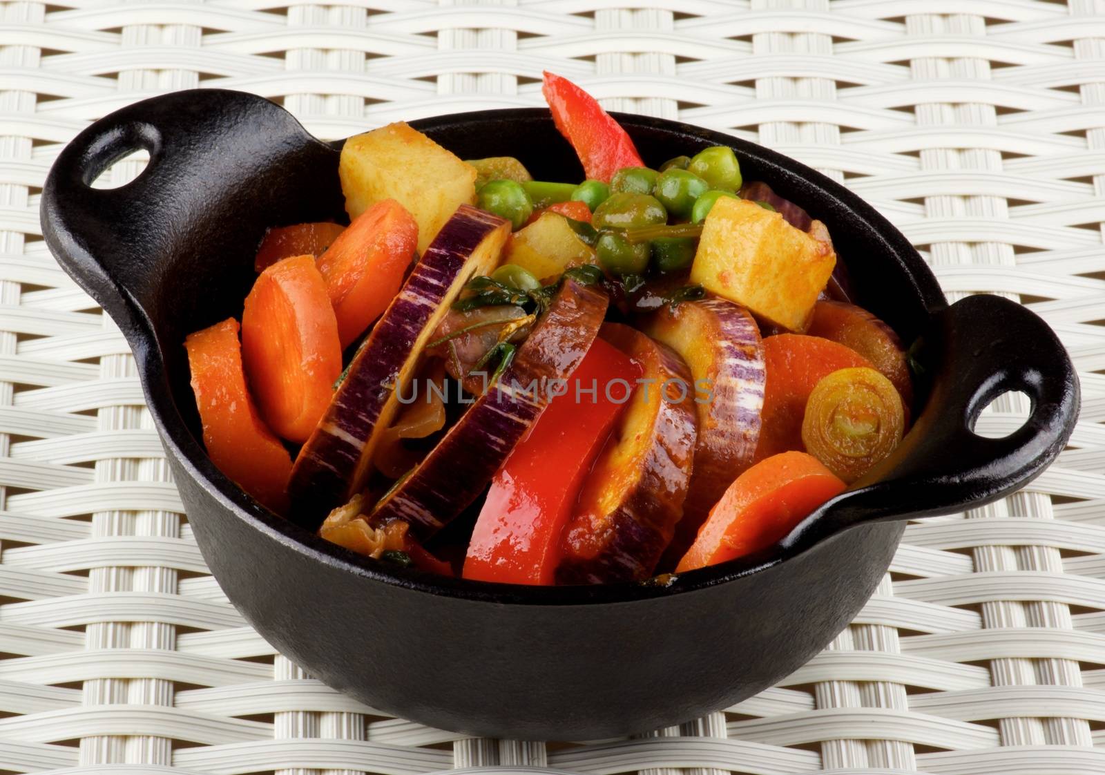 Colorful Vegetables Ragout by zhekos