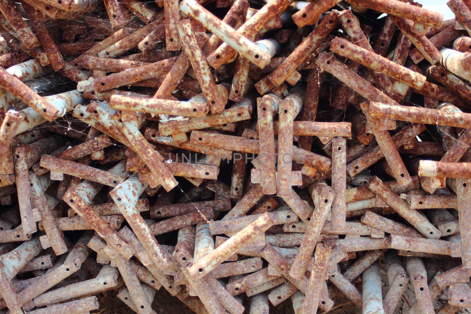 Rusty metal spikes for constrction moulding