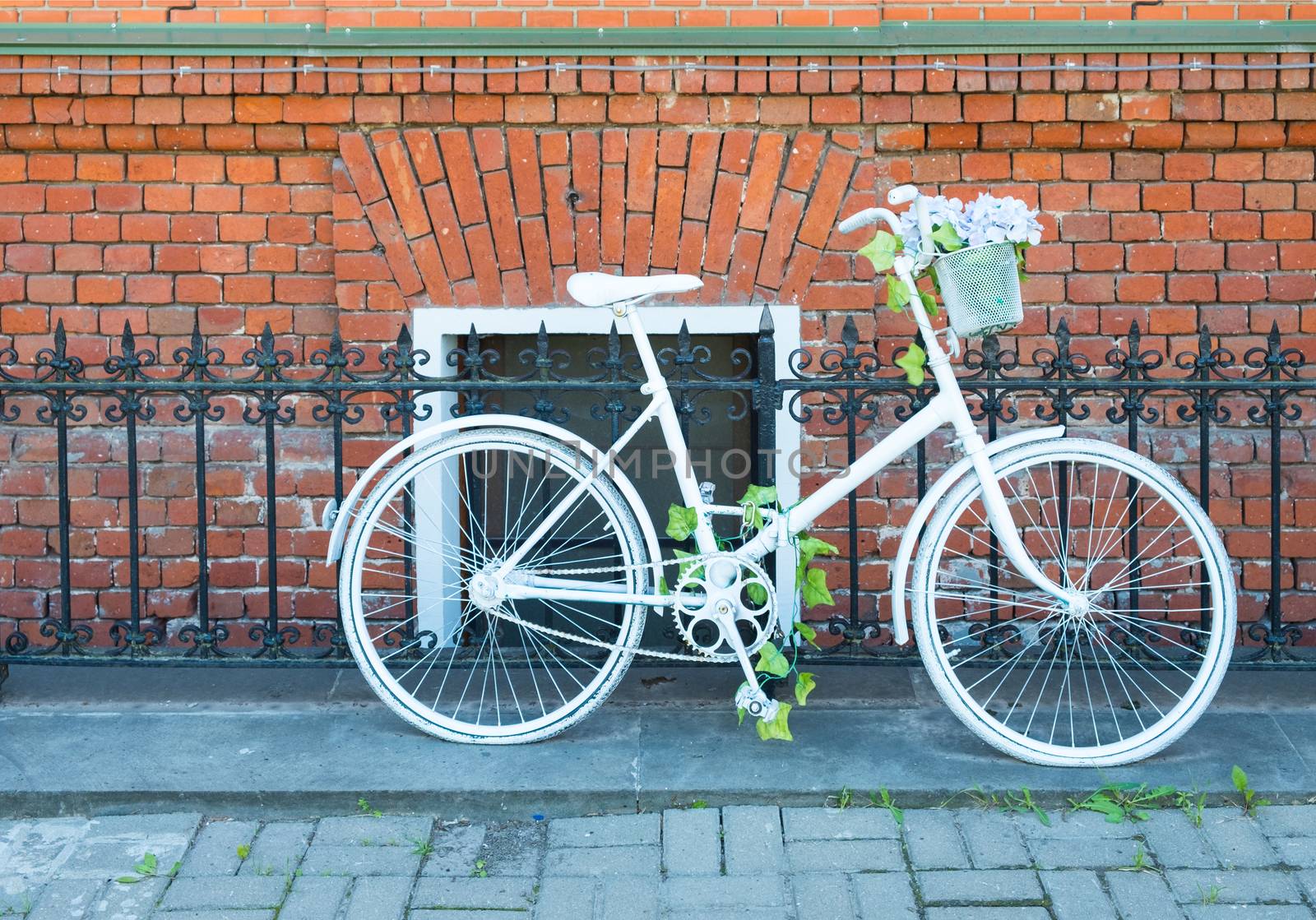White Bike by ilbes