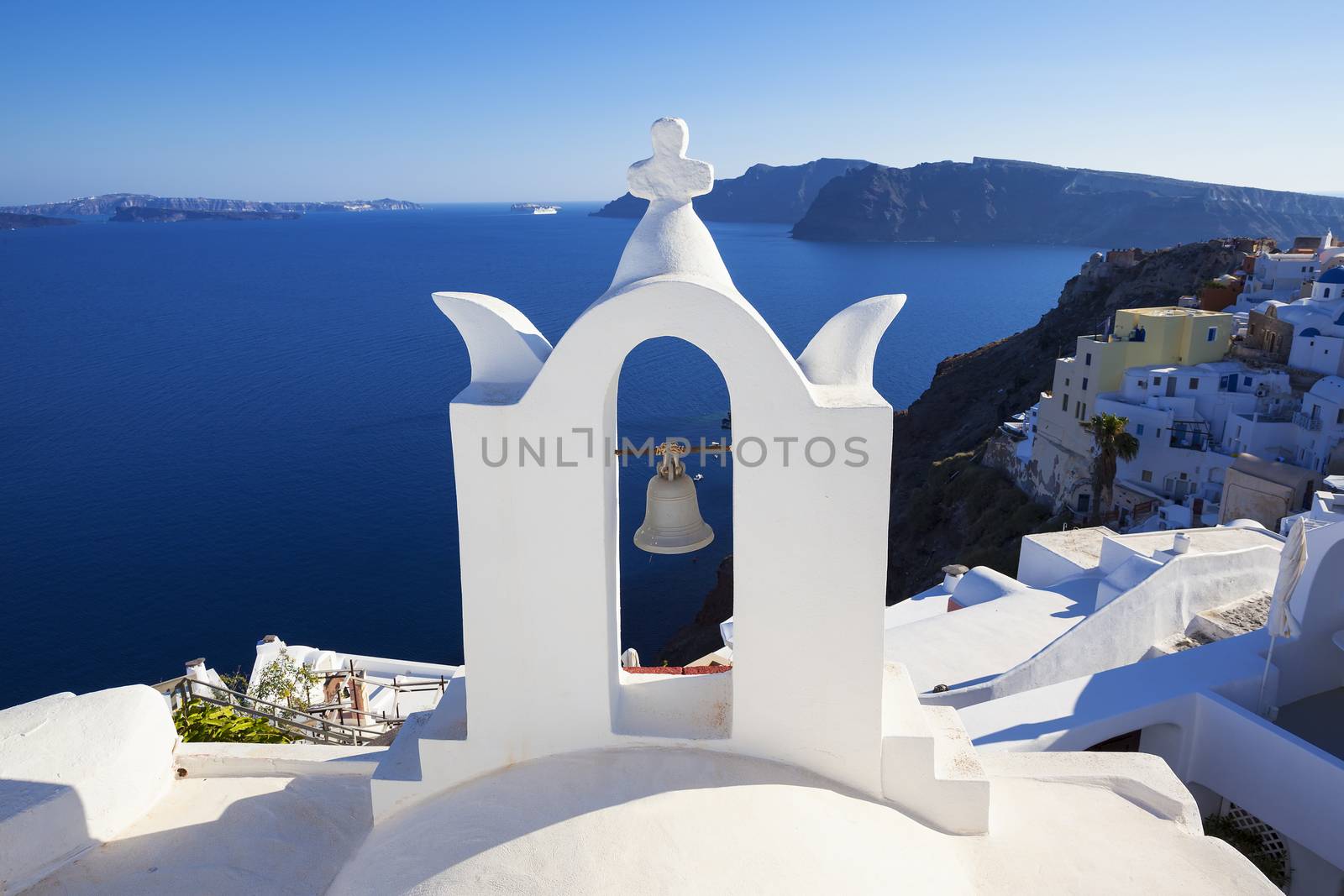 White architecture on Santorini island by vwalakte