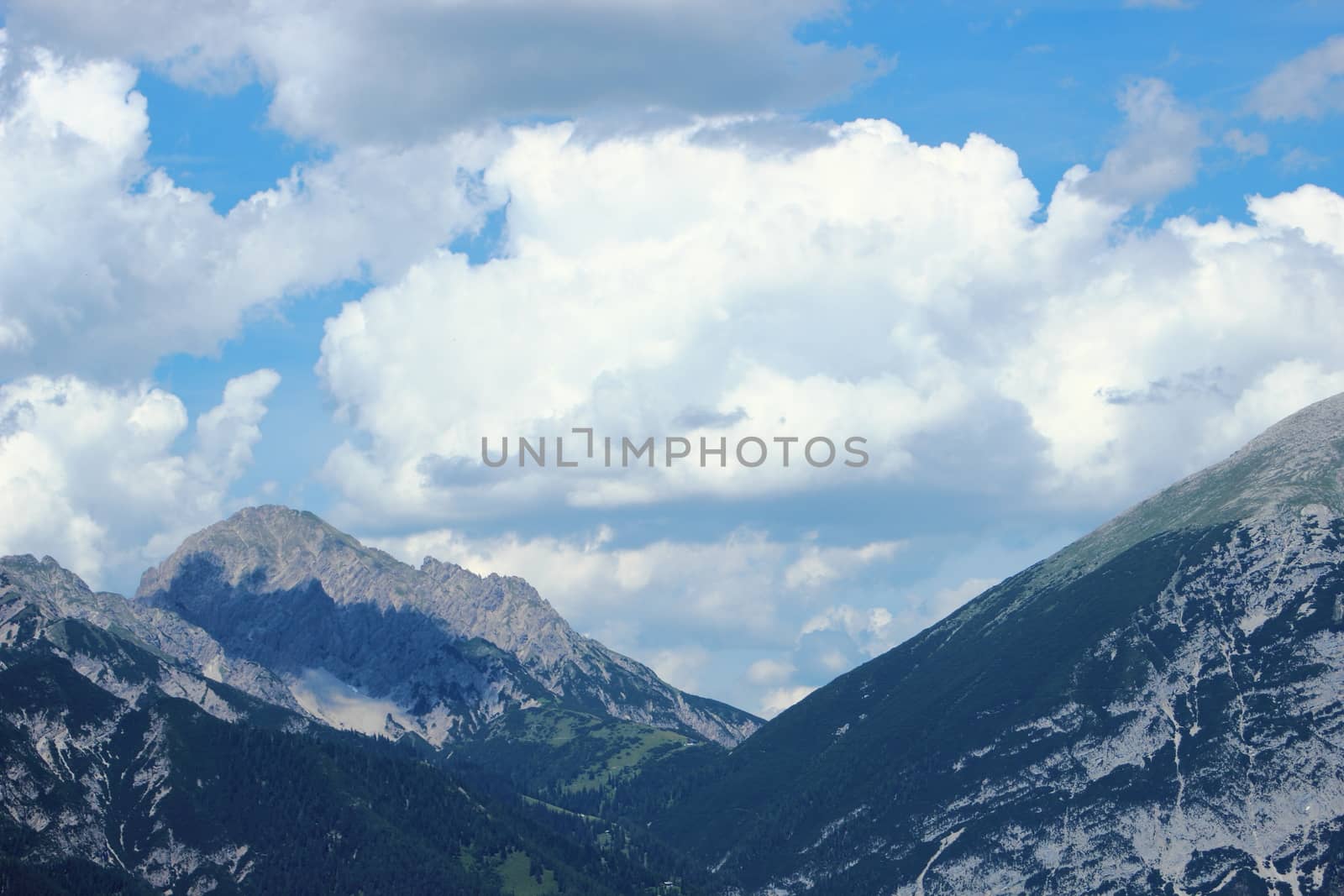 Mountain range and sky in the Austrian Alps