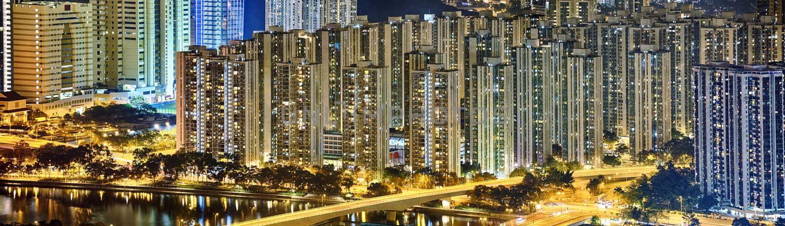 Hong Kong Night by cozyta