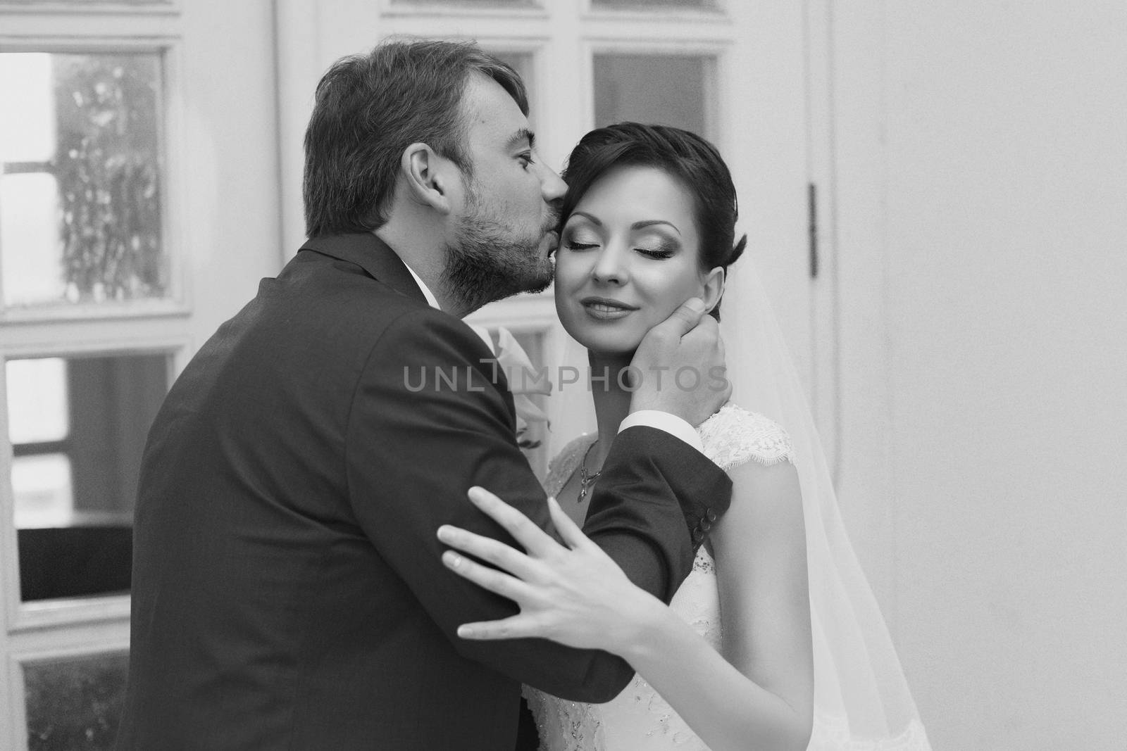 Wedding newlyweds kiss on a sunny day