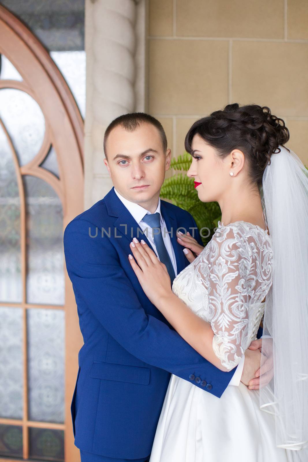 Bride and groom posing in the rain