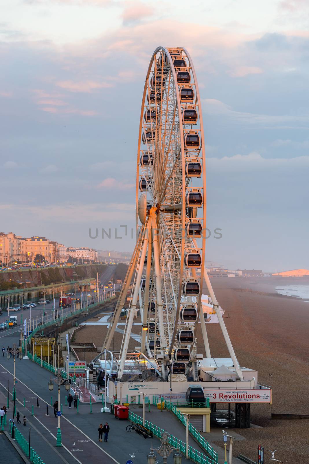 The Brighton Wheel and seafront by dutourdumonde