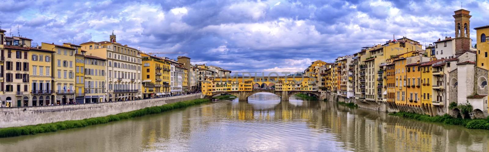 Ponte vecchio by cloudy, Florence or Firenze, Italia