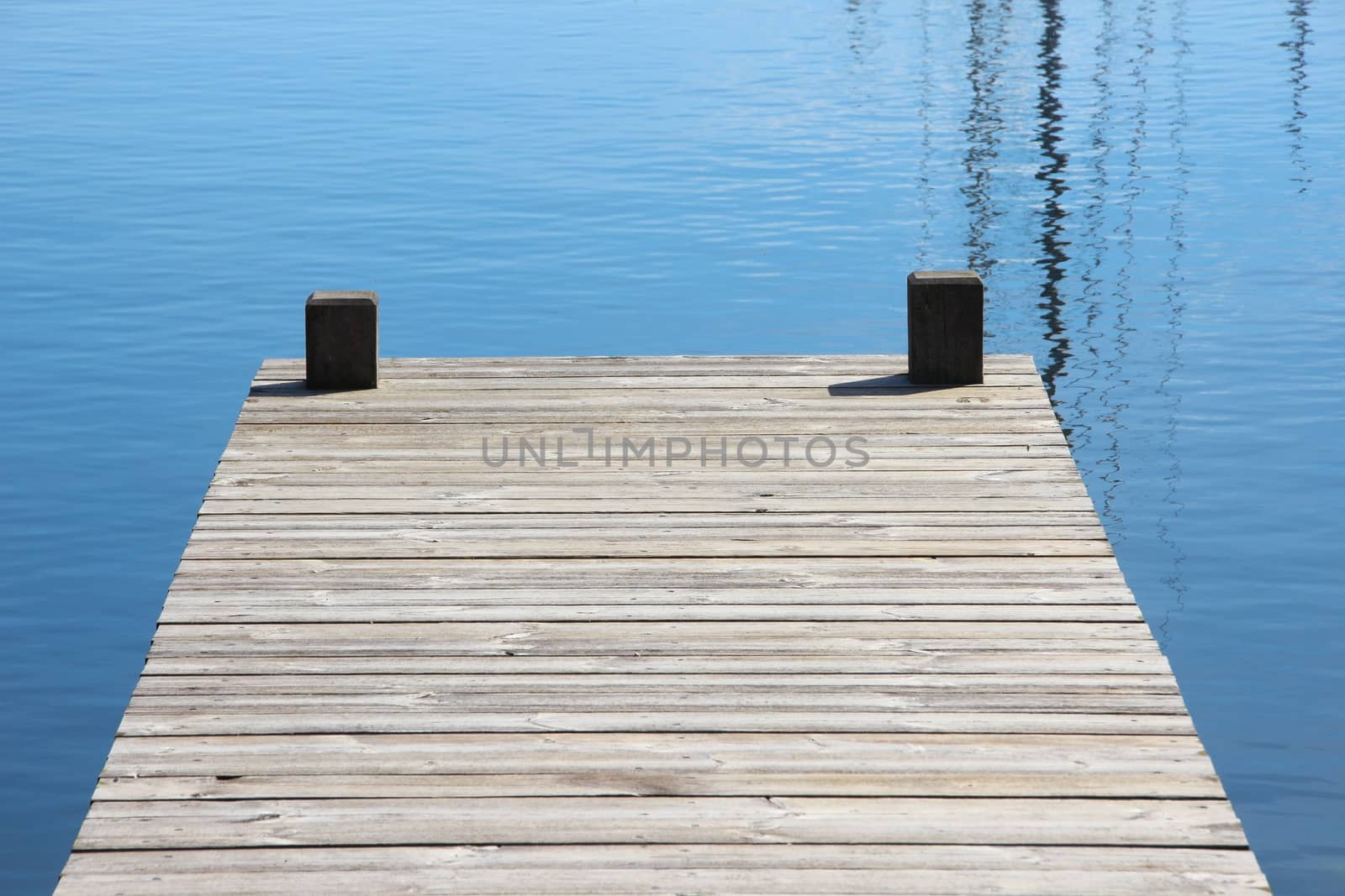 Bathing jetty and landing stage for boats with blue water