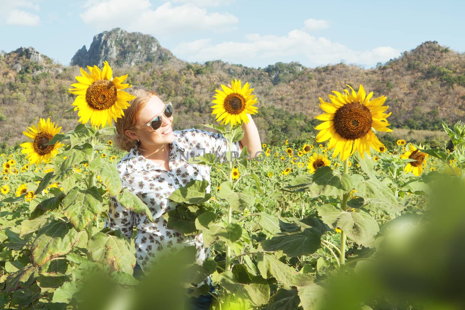 girl and flowers by ersler