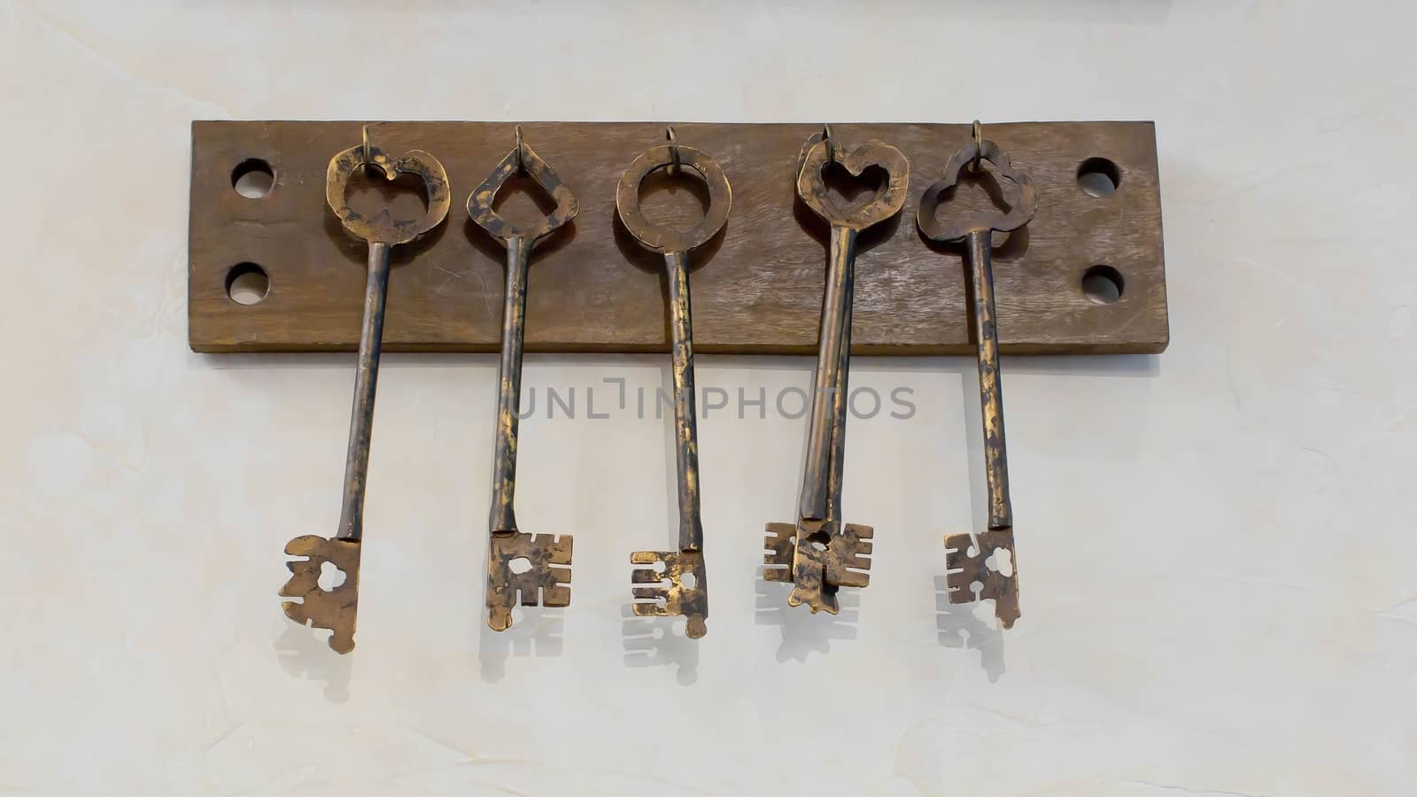 Old keys with key hanging on a white wall of an old hotel by art9858