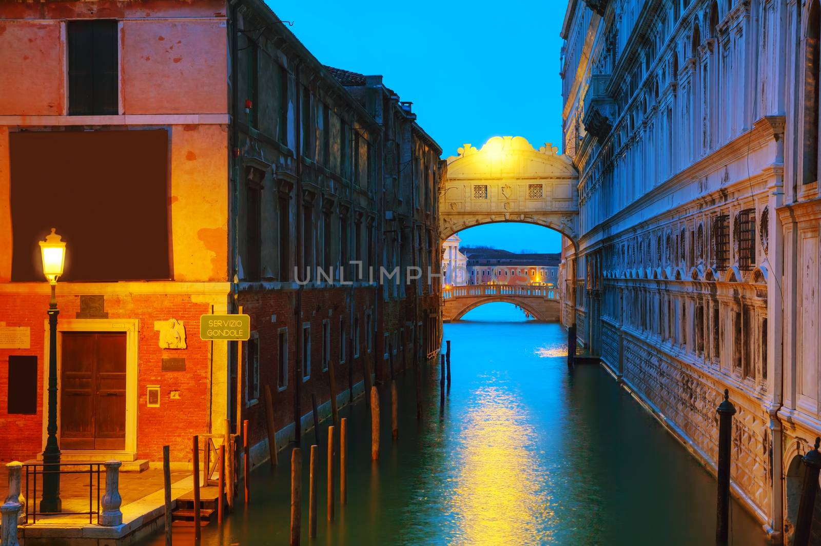 Bridge of sig0hs in Venice, Italy at the night time