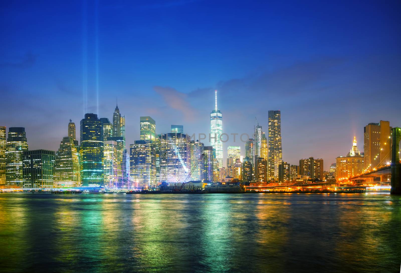 New York City overview with Brooklyn bridge in the night