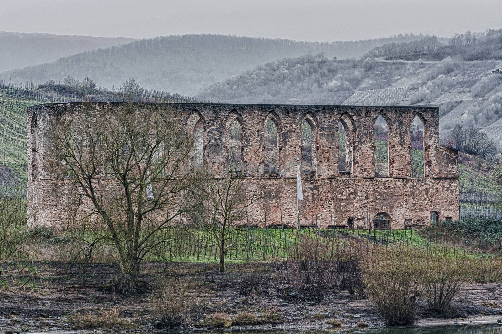 Old Postcard. HDR processing. Artistic work of my own in retro style.
Intentional blur; Photoshop editing;
Ruins of a monastery in bars, on the Moselle, in the background the vineyard.
Shot in the morning fog.