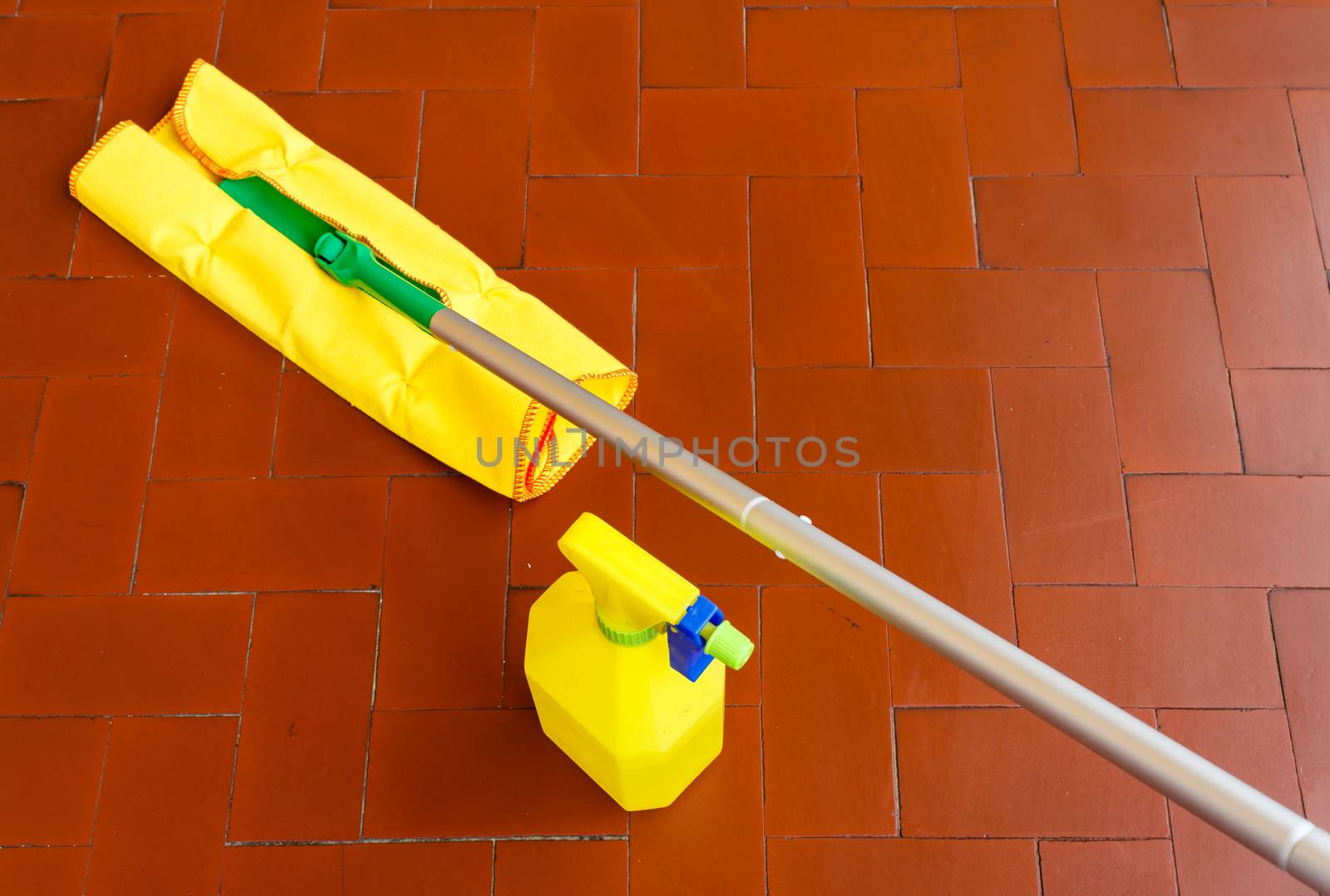 a tool for dusting the floors and the cleaner to wash it by moorea