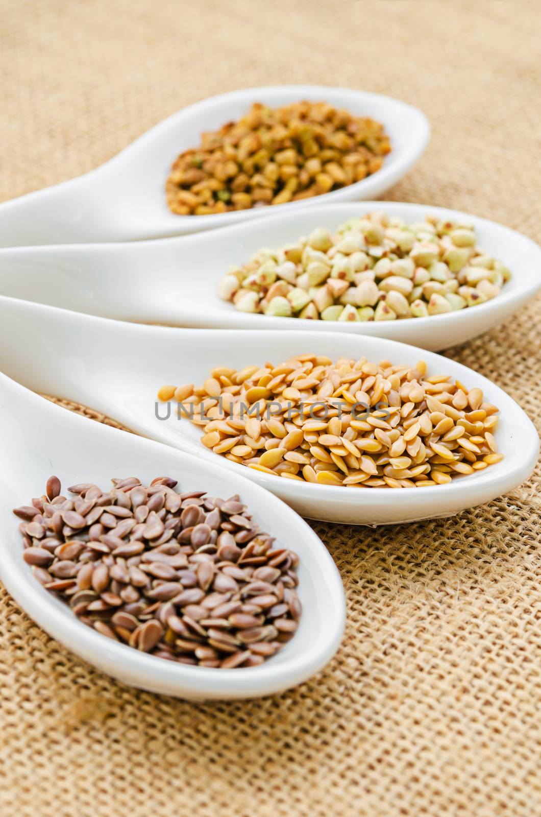 fenugreek seeds, bukwheat seeds, gold linseeds and brown linseeds.