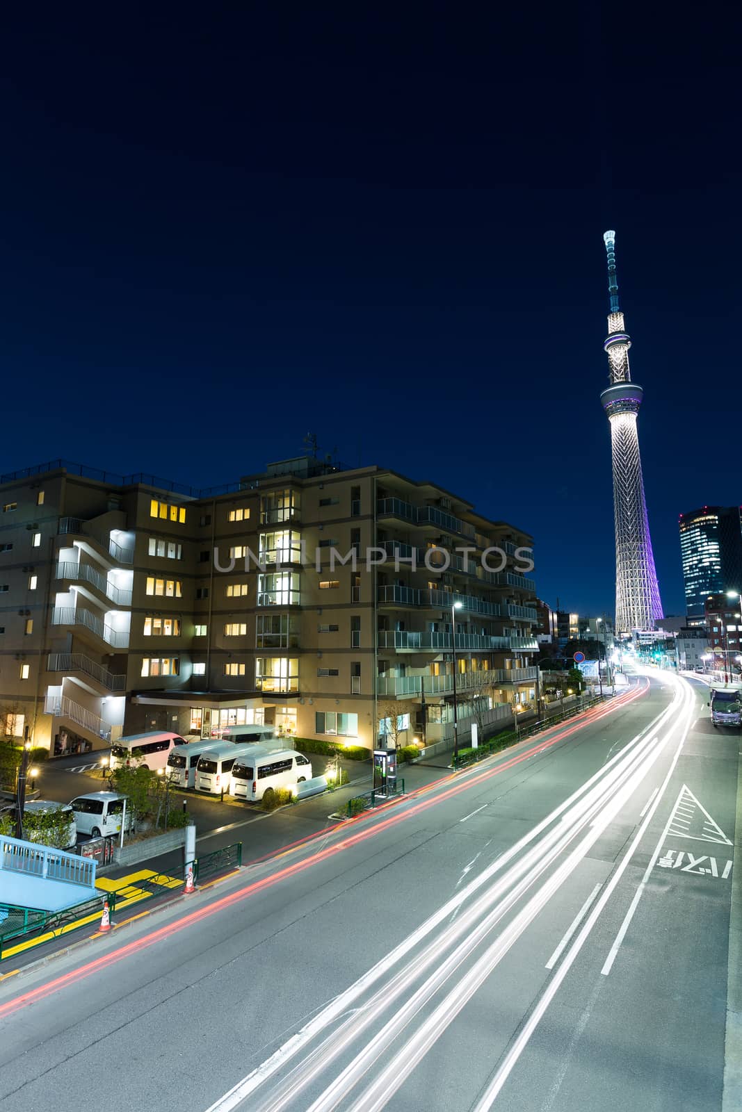 Tokyo city at night by leungchopan