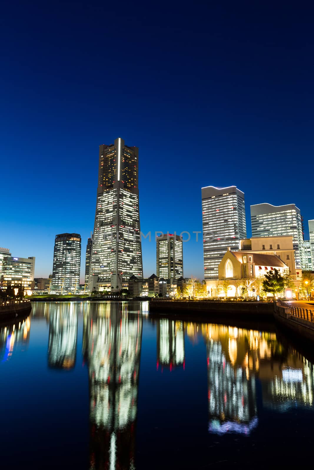 Yokohama skyline at night by leungchopan