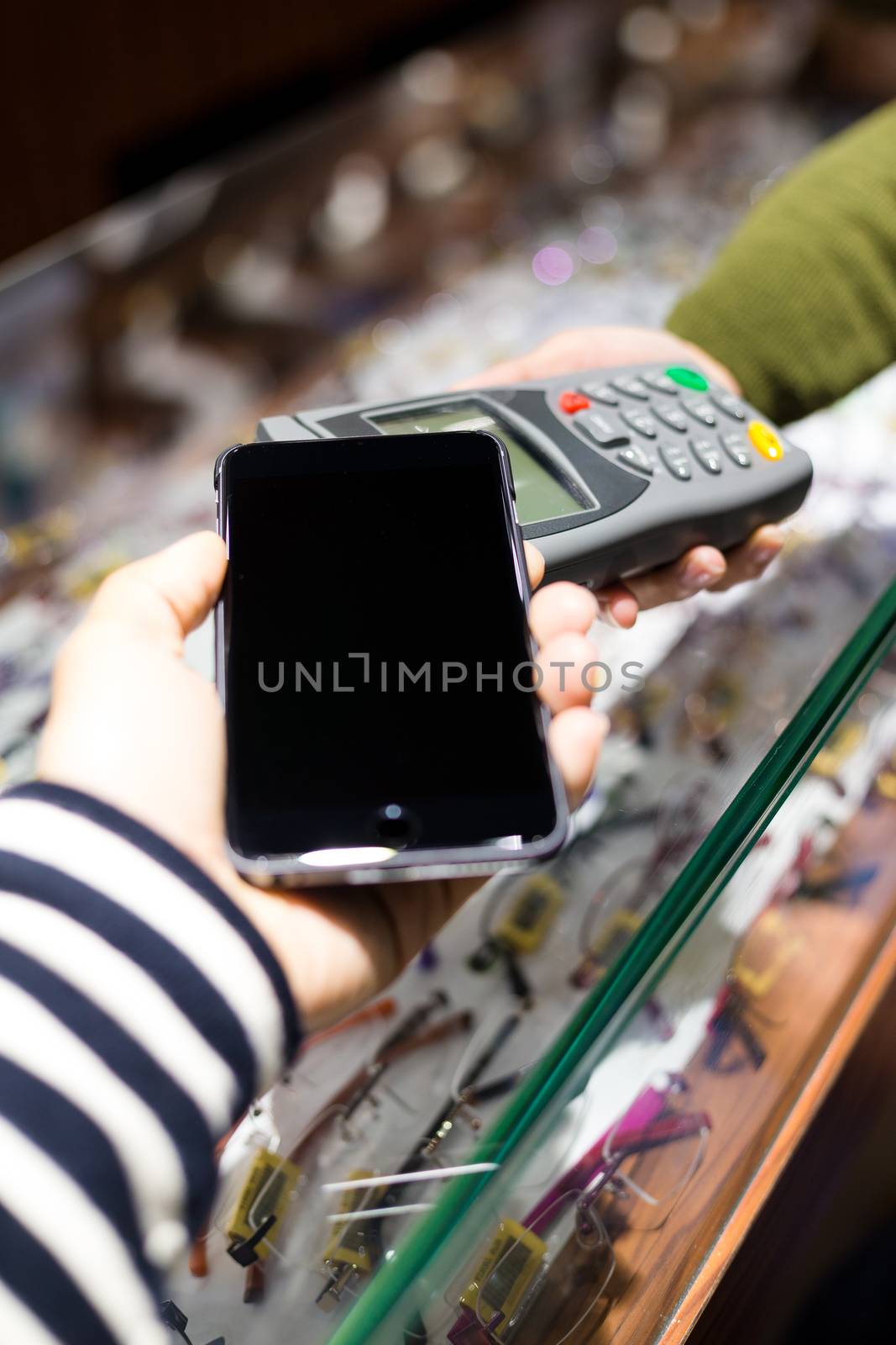 Mobile payment on optical glasses store