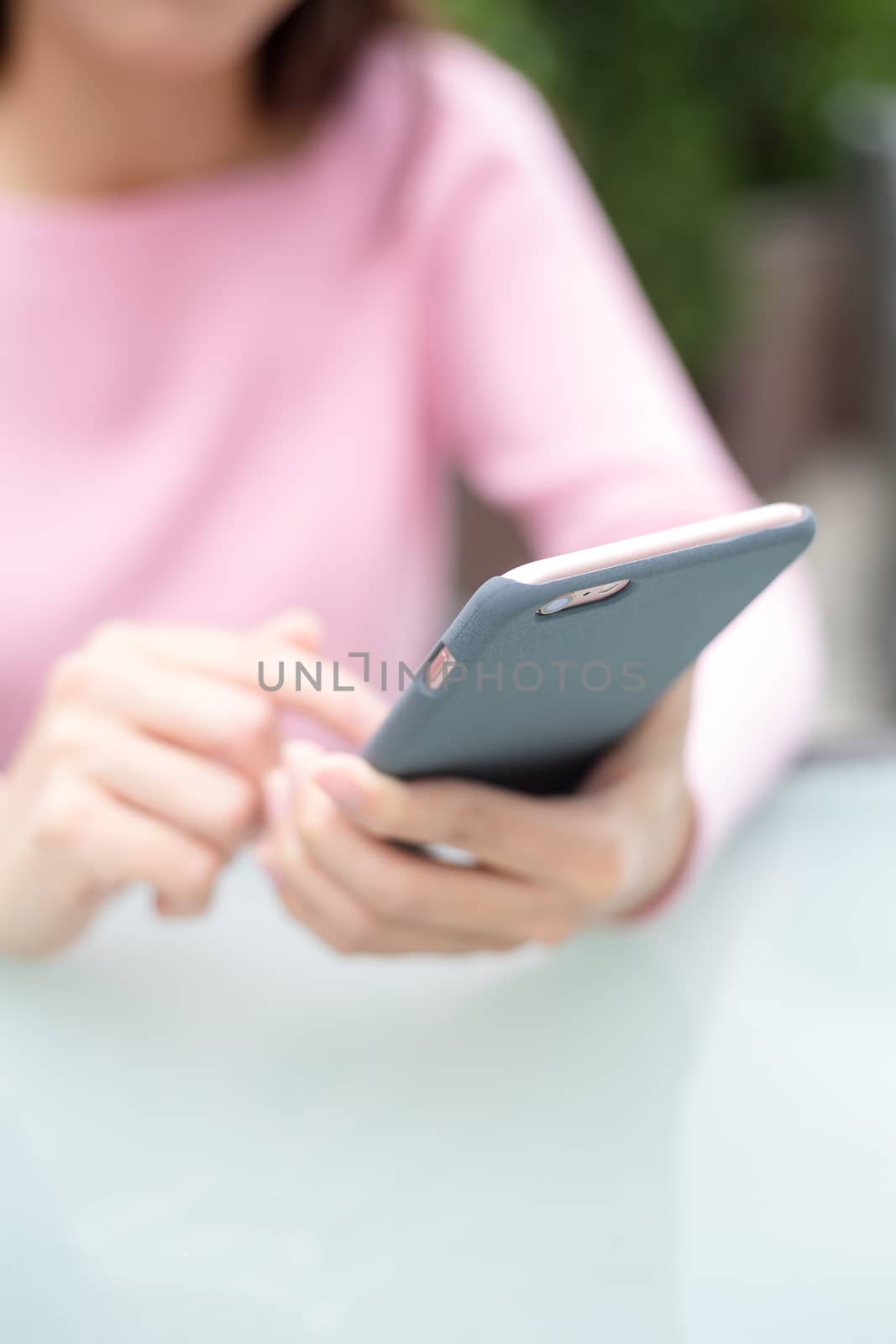 Woman use of cellphone at outdoor cafe