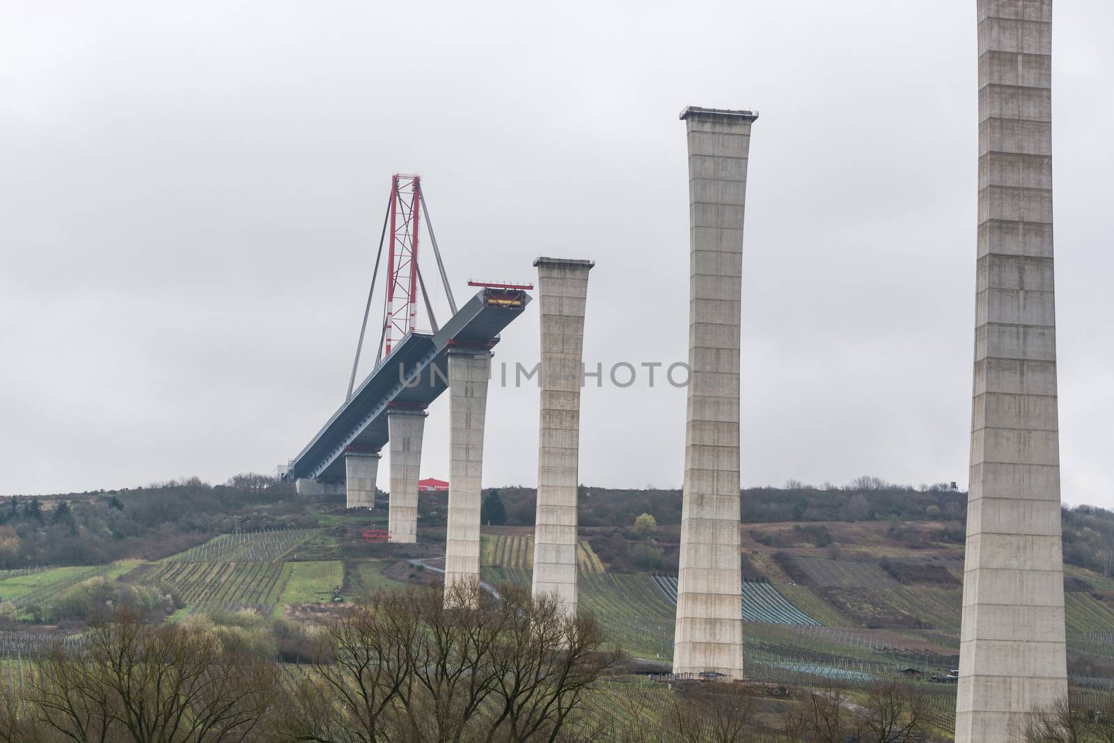 Bridge construction site, High Moselle Bridge under construction between Ürzig and Zeltingen - Rachtig seen from below.