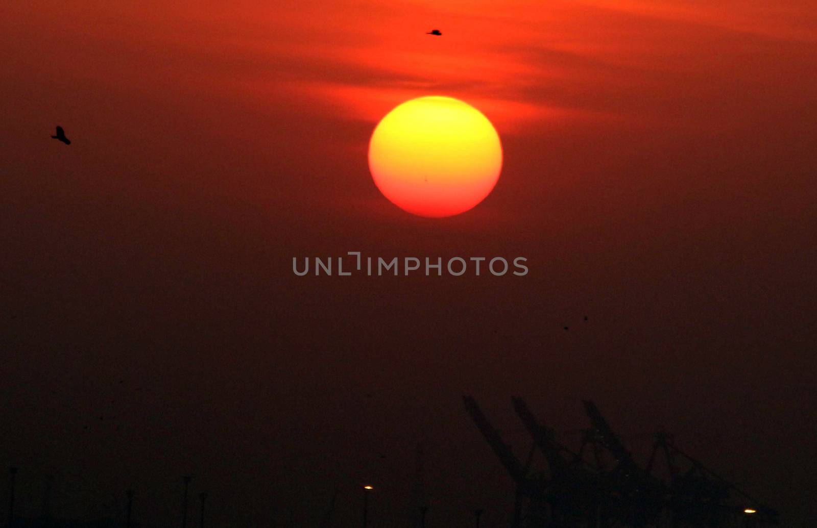 PAKISTAN, Karachi: As New Year's Eve celebrations carry on worldwide, the last sunset of the year turns the skies crimson red in Karachi, Pakistan on December 31, 2015.