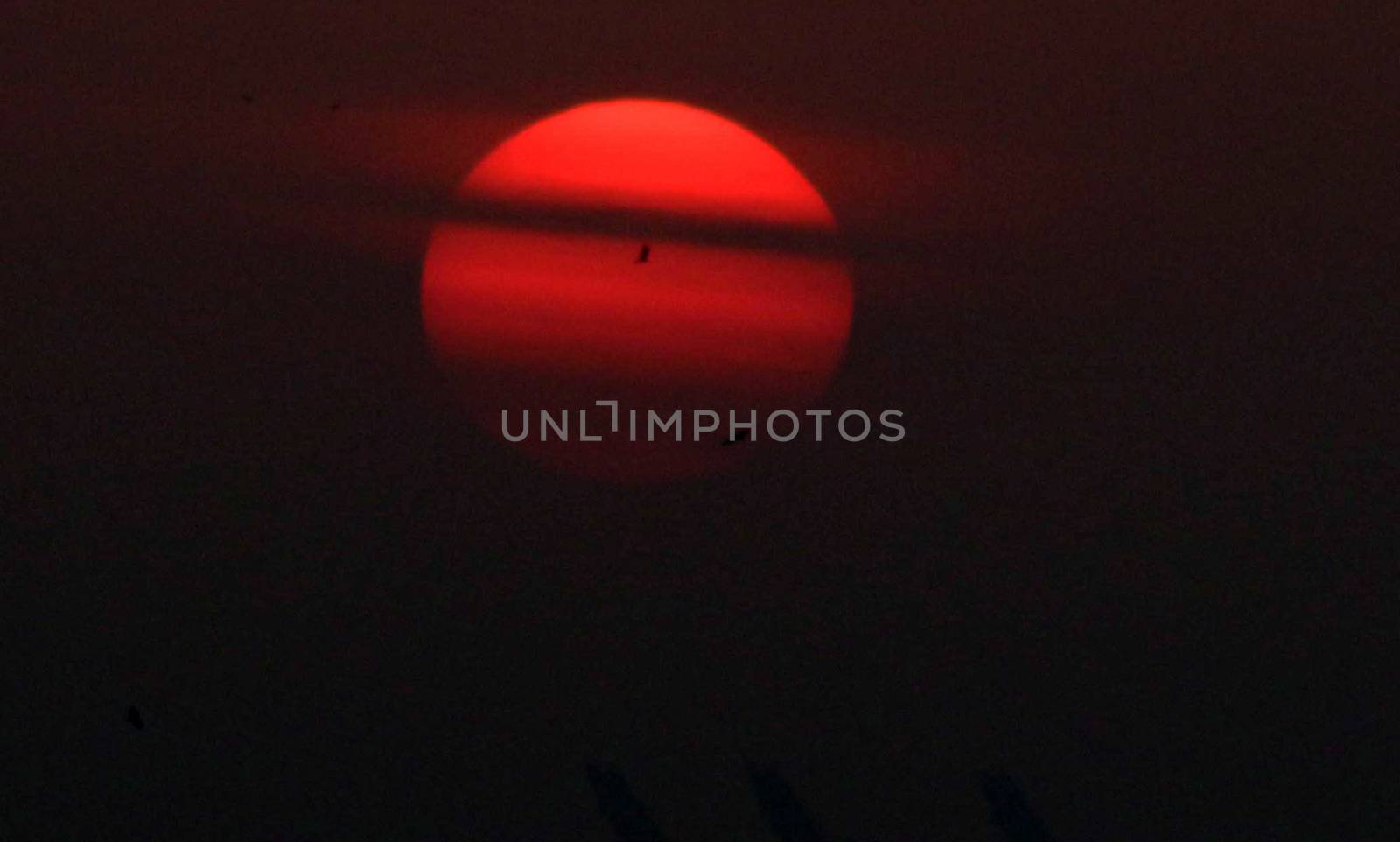 PAKISTAN, Karachi: As New Year's Eve celebrations carry on worldwide, the last sunset of the year turns the skies crimson red in Karachi, Pakistan on December 31, 2015.