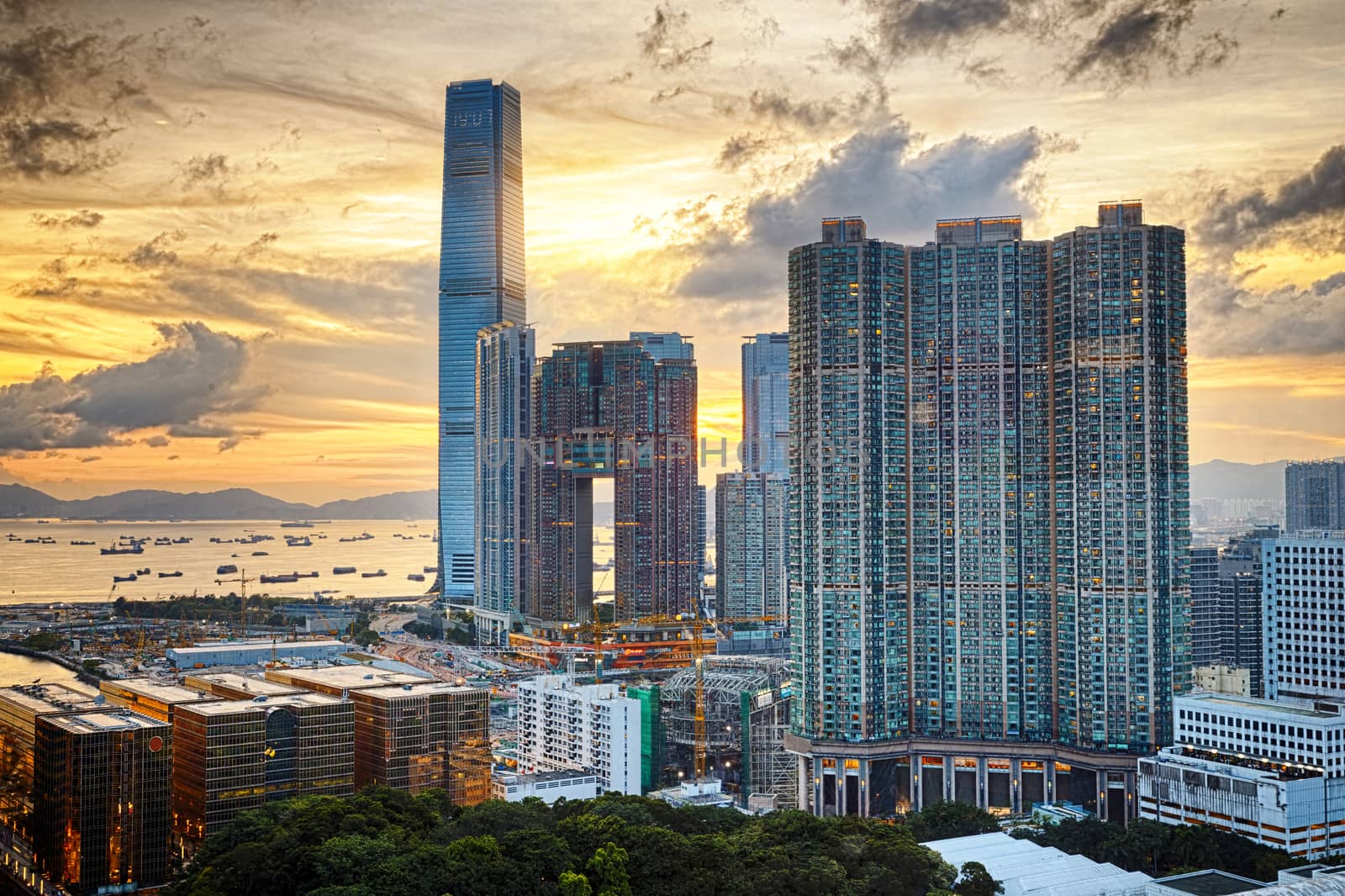 Hong Kong Modern City by cozyta