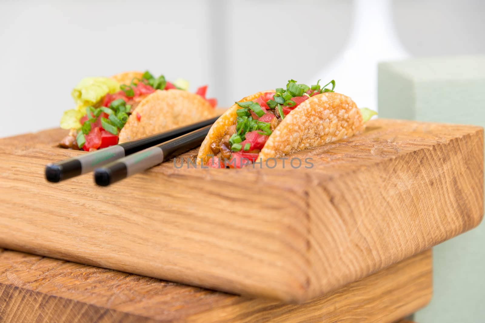 the fresh mexican taco shells with beef and vegetables