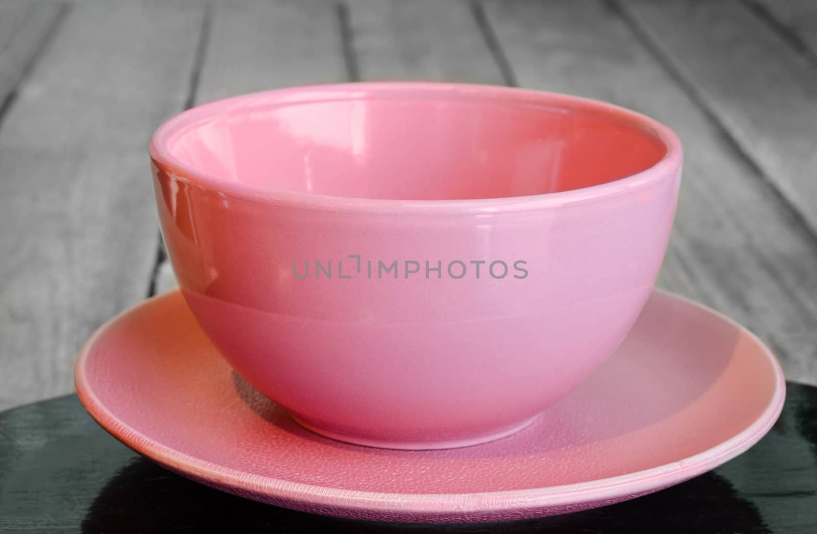 Clean empty bowl and a plate by Gaina