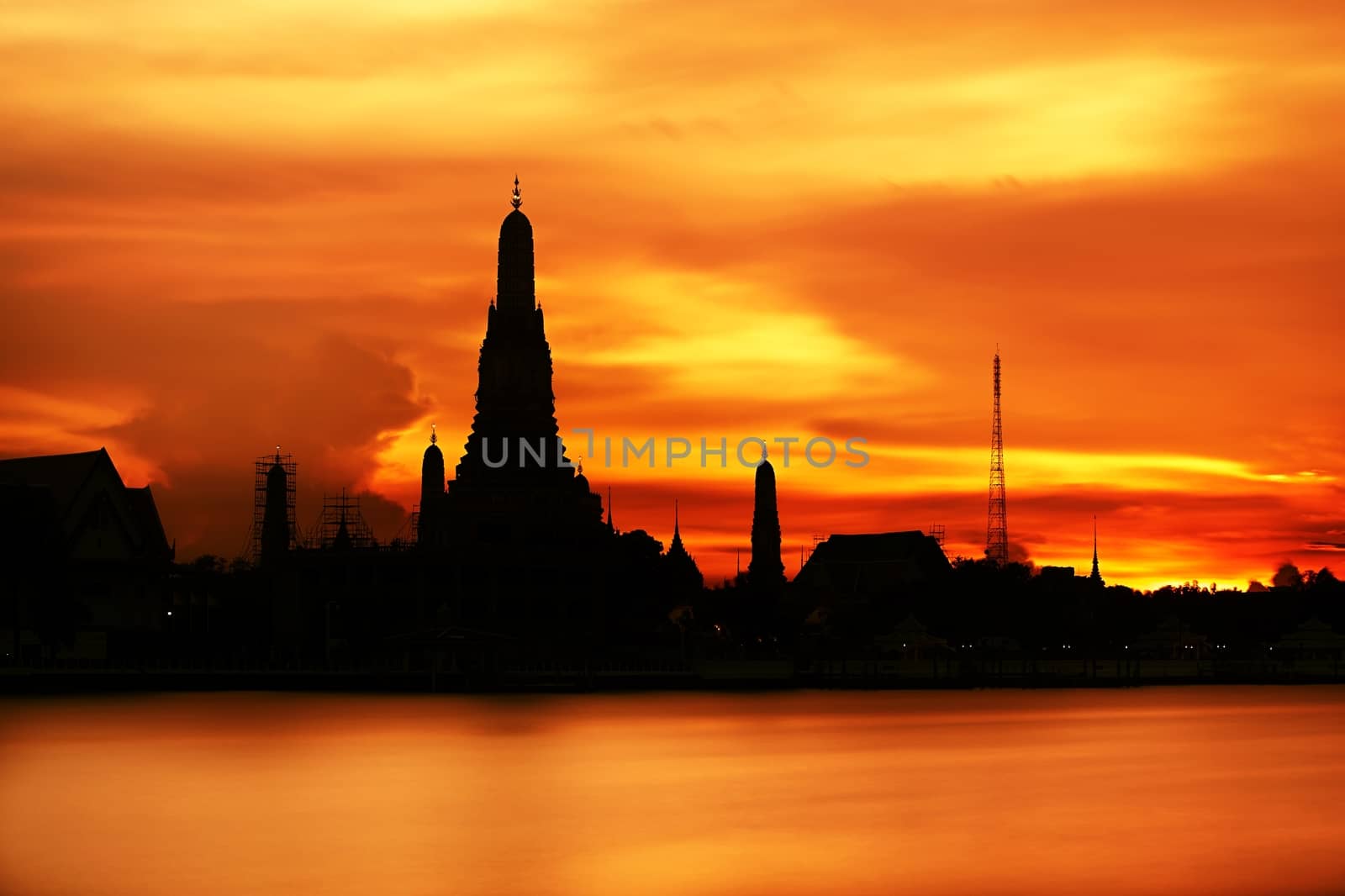 Temple Wat Arun in sunset - Bangkok, Thailand 