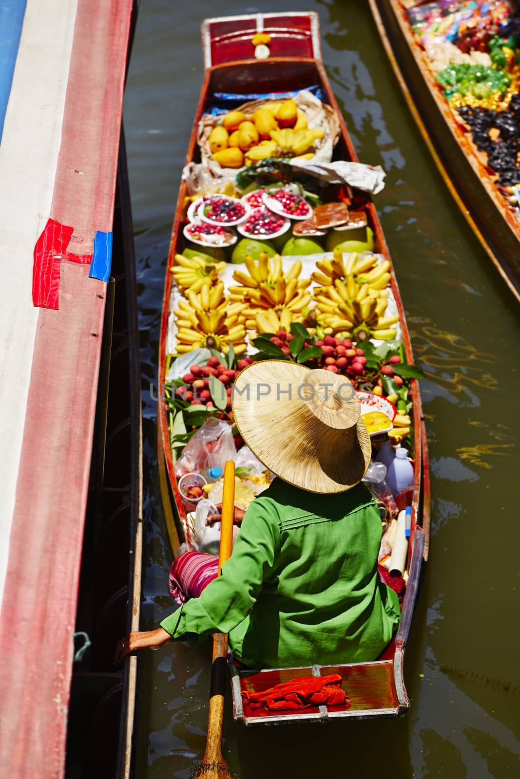 Traditional floating market in Damnoen Saduak near Bangkok