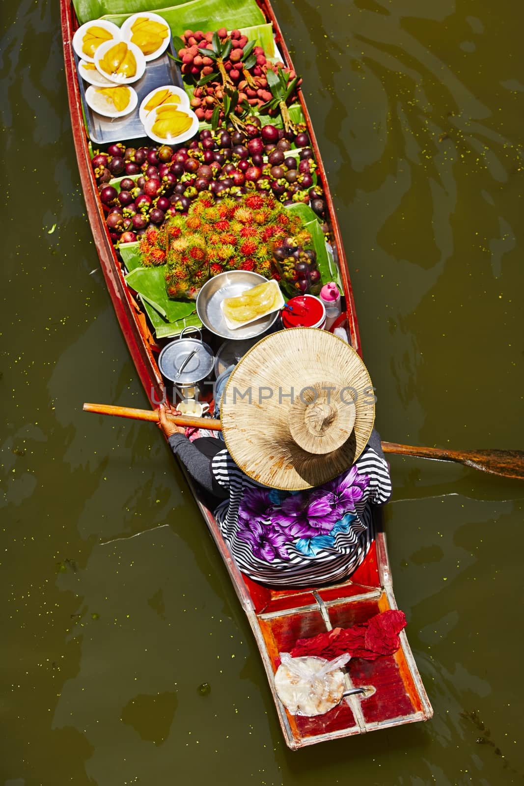 Traditional floating market in Damnoen Saduak near Bangkok
