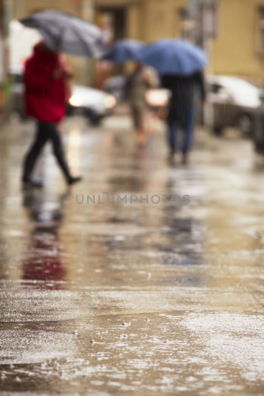 People in rain by Chalabala